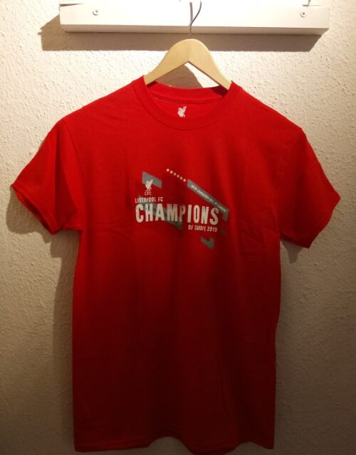 Liverpool Champions Europe Junior Tee Trade-5-6 years Rød
